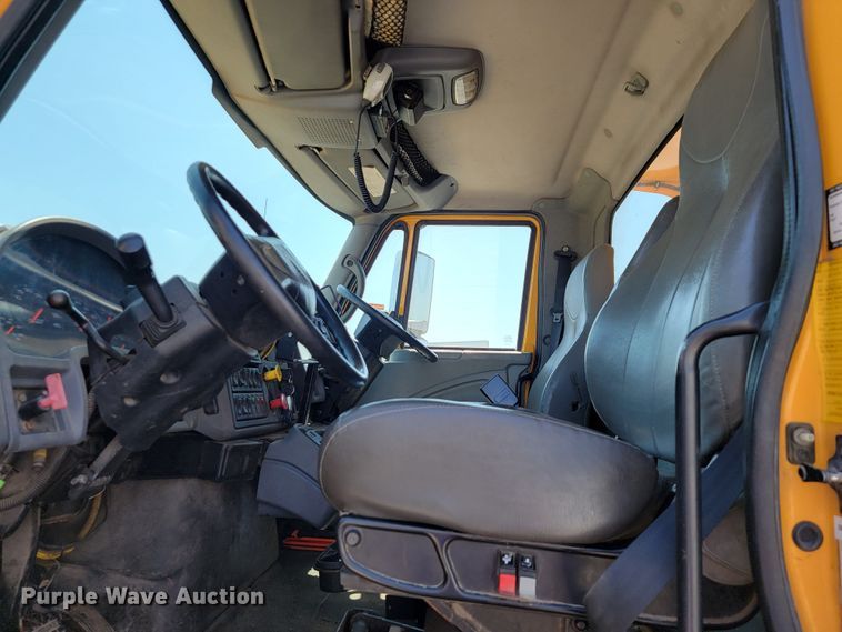 image for item JL9462 2005 International 7400  dump truck