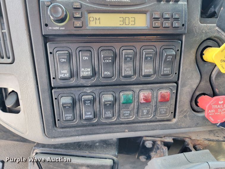 image for item JL9462 2005 International 7400  dump truck