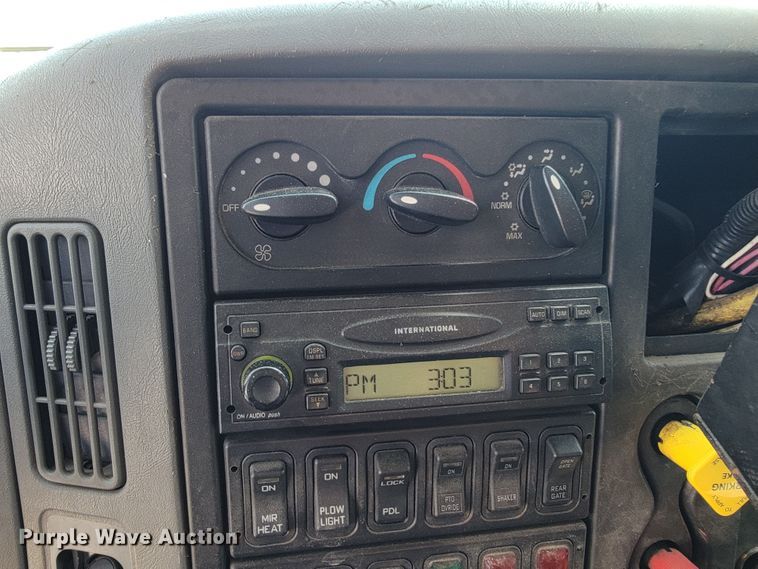 image for item JL9462 2005 International 7400  dump truck