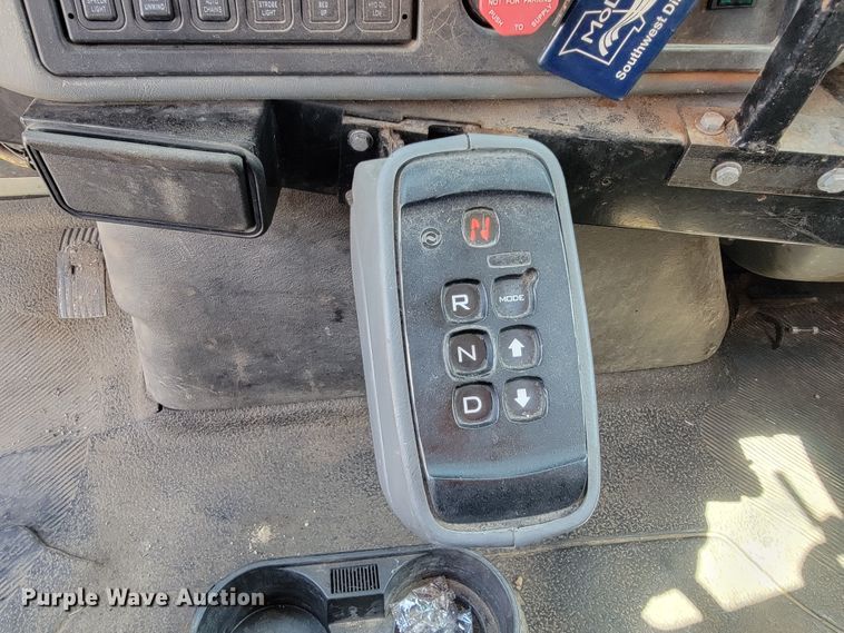 image for item JL9462 2005 International 7400  dump truck