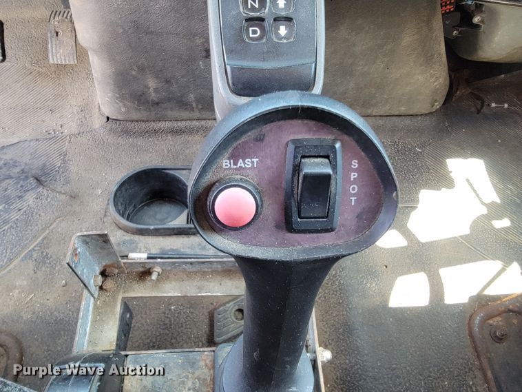 image for item JL9462 2005 International 7400  dump truck