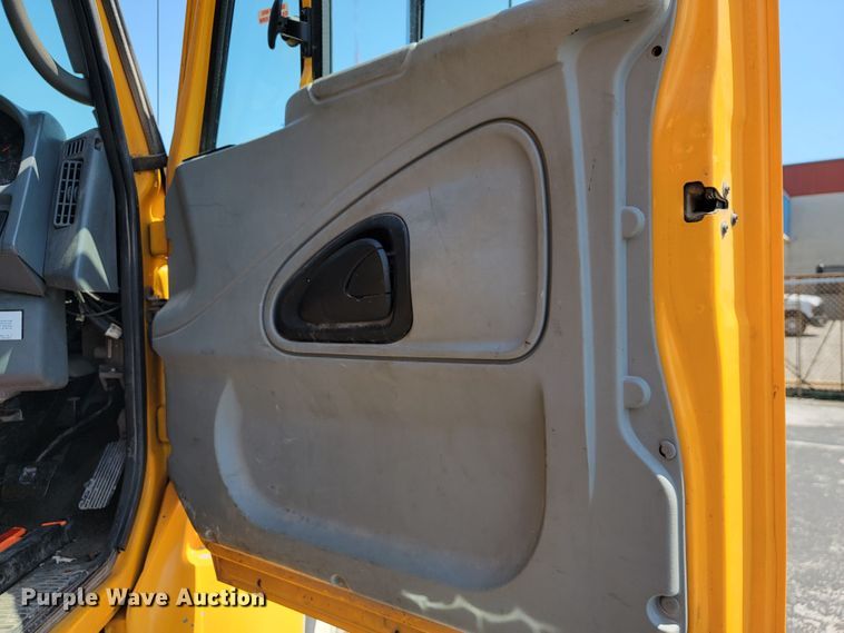 image for item JL9462 2005 International 7400  dump truck