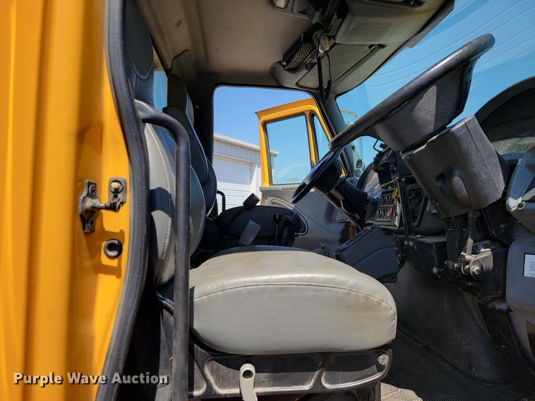 image for item JL9462 2005 International 7400  dump truck