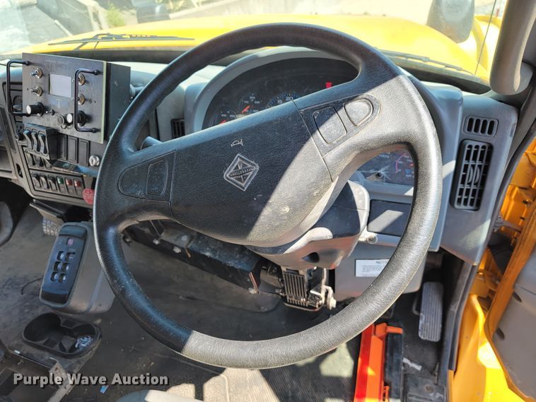 image for item JL9462 2005 International 7400  dump truck