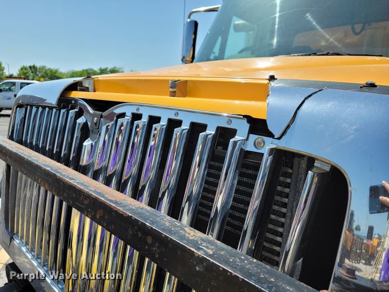 image for item JL9462 2005 International 7400  dump truck