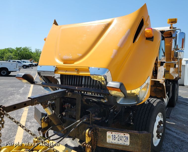 image for item JL9462 2005 International 7400  dump truck