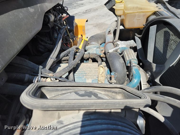 image for item JL9462 2005 International 7400  dump truck