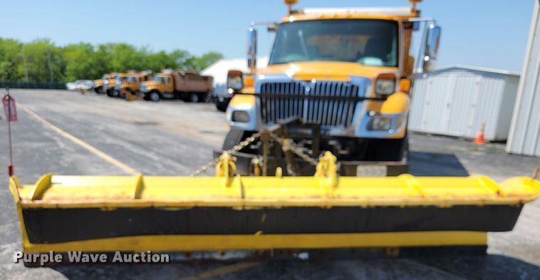 image for item JL9462 2005 International 7400  dump truck