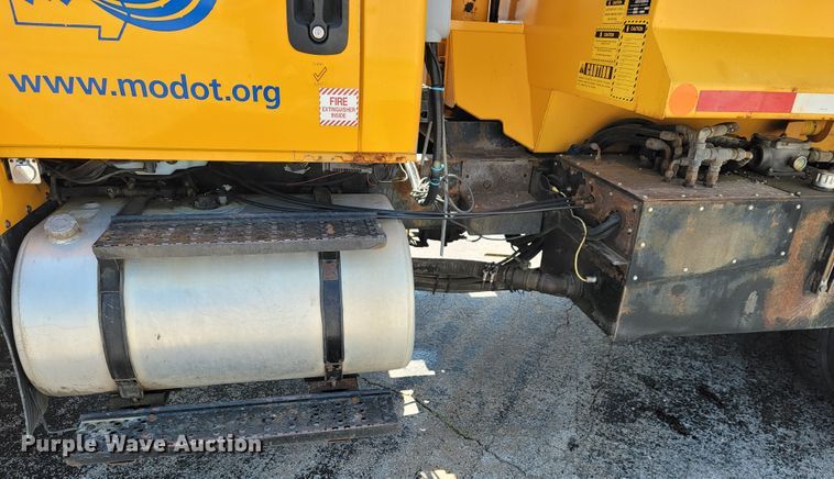 image for item JL9462 2005 International 7400  dump truck