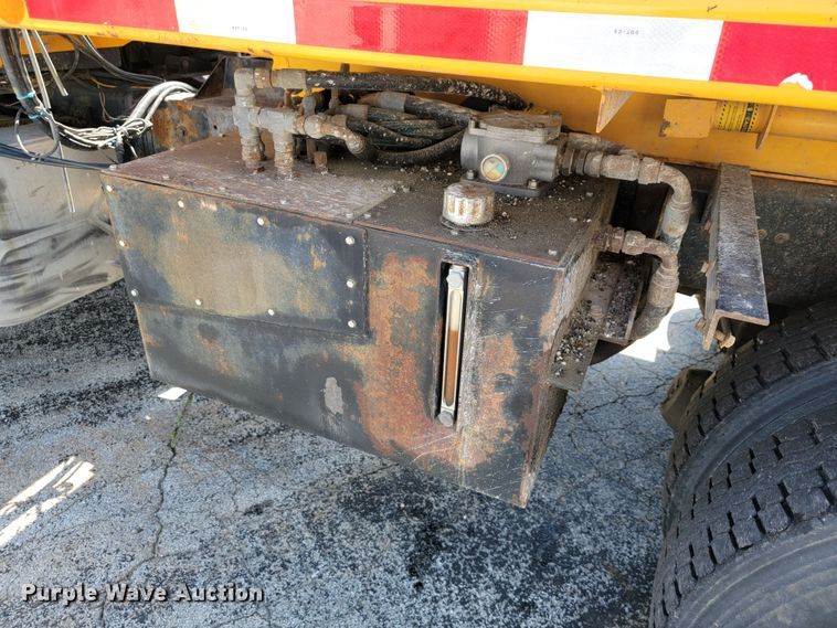 image for item JL9462 2005 International 7400  dump truck