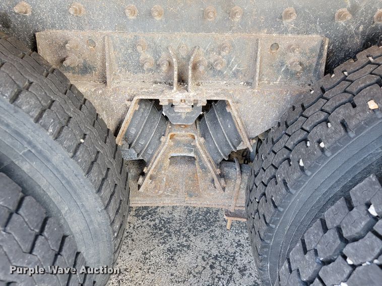 image for item JL9462 2005 International 7400  dump truck
