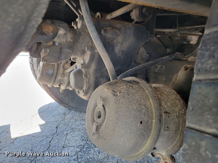 image for item JL9462 2005 International 7400  dump truck