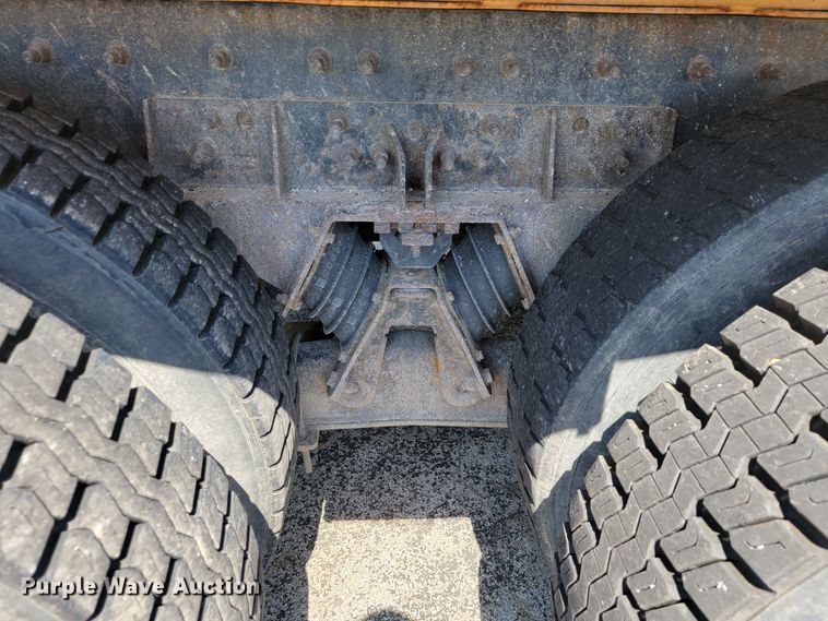 image for item JL9462 2005 International 7400  dump truck