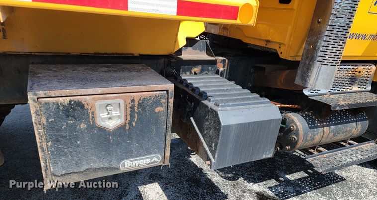 image for item JL9462 2005 International 7400  dump truck