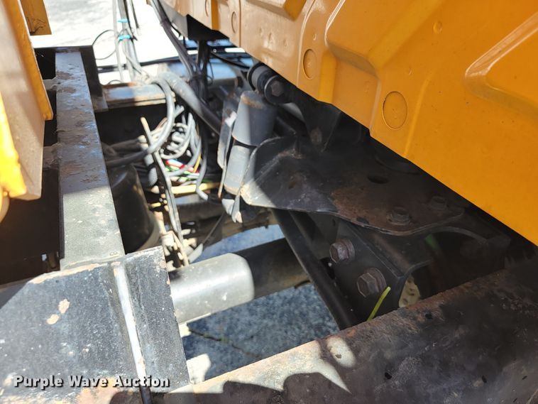 image for item JL9462 2005 International 7400  dump truck