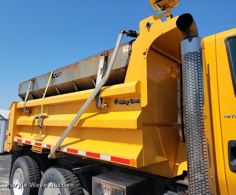 image for item JL9462 2005 International 7400  dump truck