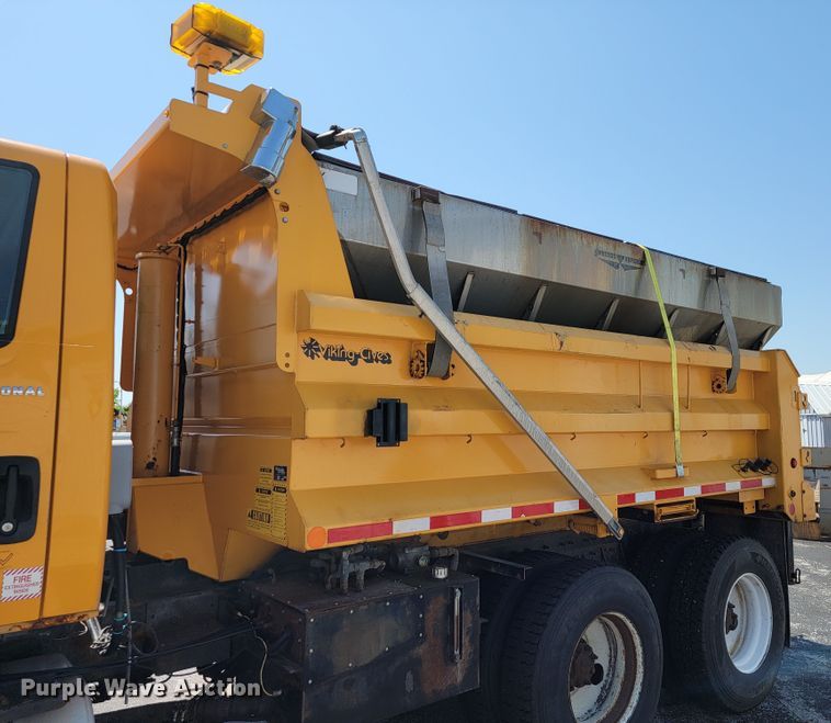 image for item JL9462 2005 International 7400  dump truck