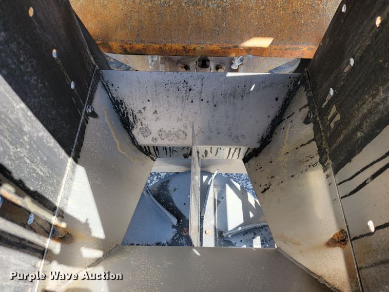 image for item JL9462 2005 International 7400  dump truck