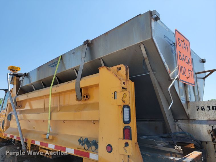 image for item JL9462 2005 International 7400  dump truck