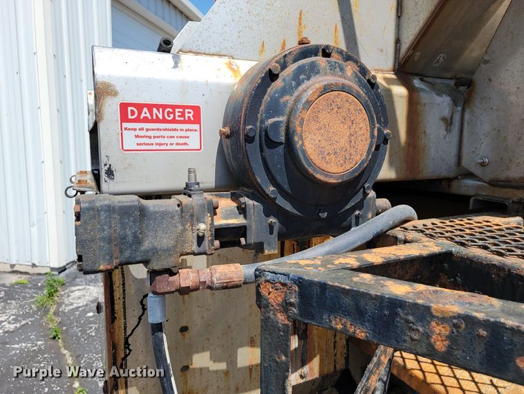 image for item JL9462 2005 International 7400  dump truck