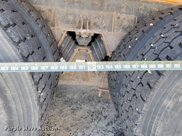 image for item JL9462 2005 International 7400  dump truck