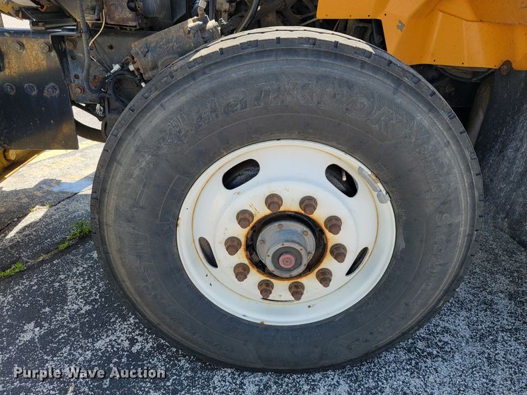 image for item JL9462 2005 International 7400  dump truck