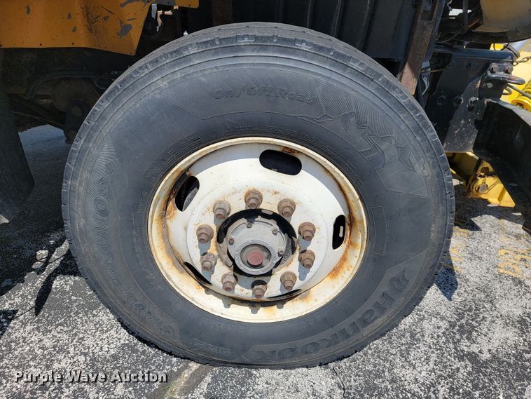 image for item JL9462 2005 International 7400  dump truck