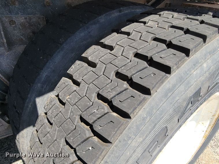 image for item JL9462 2005 International 7400  dump truck