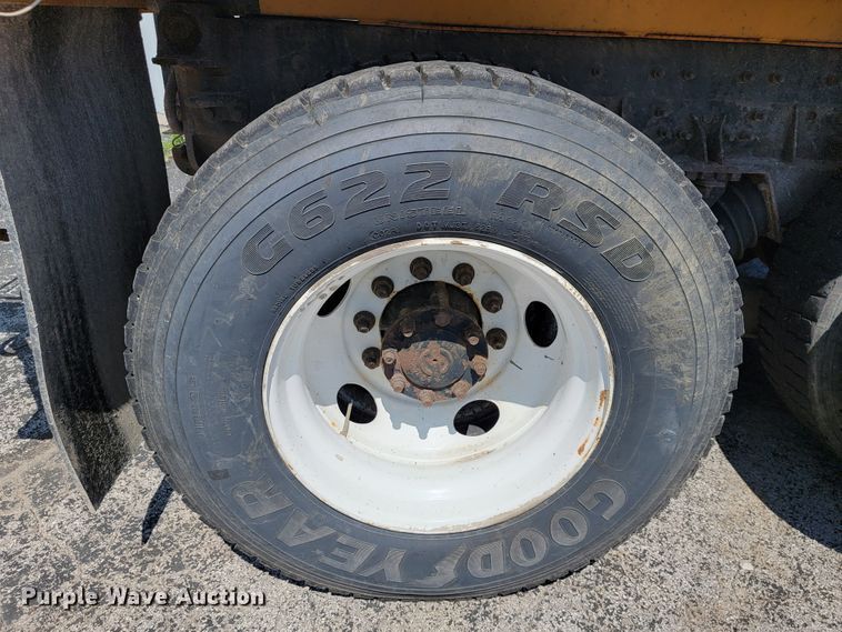 image for item JL9462 2005 International 7400  dump truck