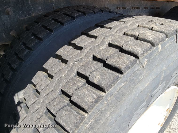 image for item JL9462 2005 International 7400  dump truck