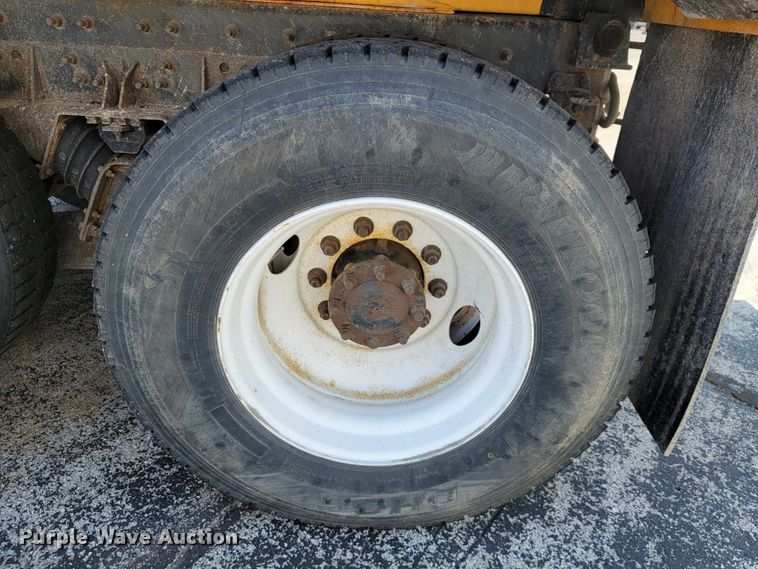 image for item JL9462 2005 International 7400  dump truck