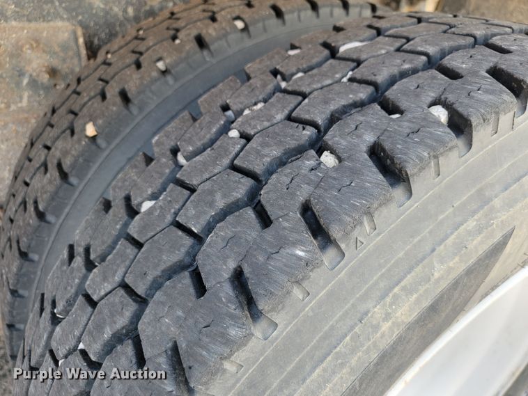 image for item JL9462 2005 International 7400  dump truck