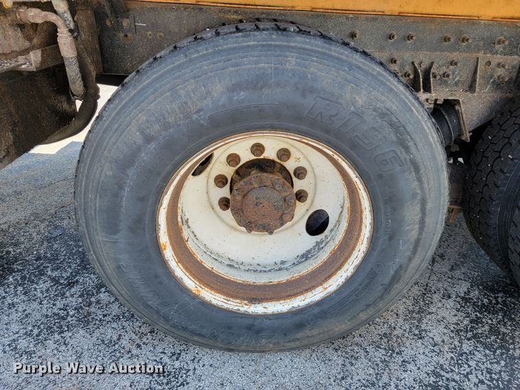 image for item JL9462 2005 International 7400  dump truck