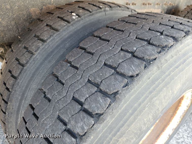 image for item JL9462 2005 International 7400  dump truck