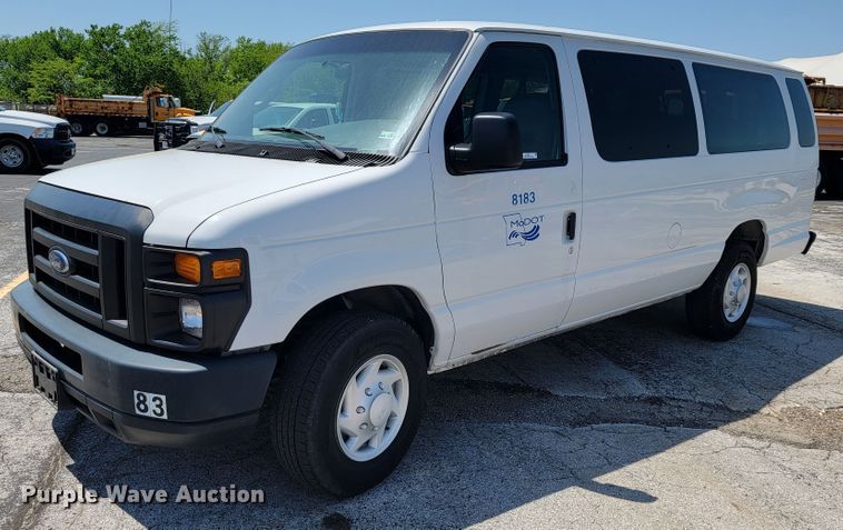 image for item JL9463 2008 Ford E350 Super Duty XL  van