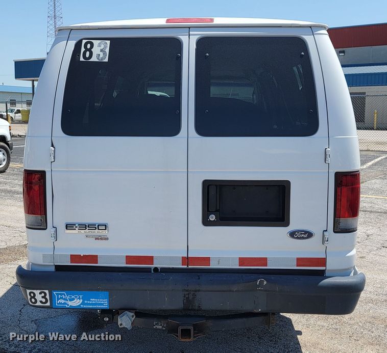 image for item JL9463 2008 Ford E350 Super Duty XL  van