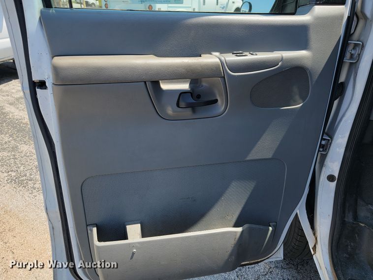 image for item JL9463 2008 Ford E350 Super Duty XL  van