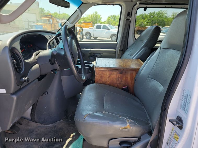 image for item JL9463 2008 Ford E350 Super Duty XL  van