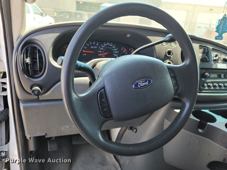 image for item JL9463 2008 Ford E350 Super Duty XL  van