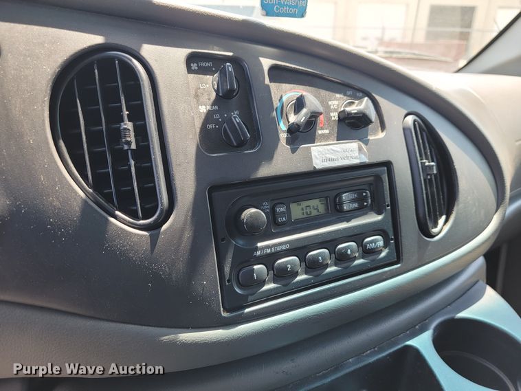 image for item JL9463 2008 Ford E350 Super Duty XL  van