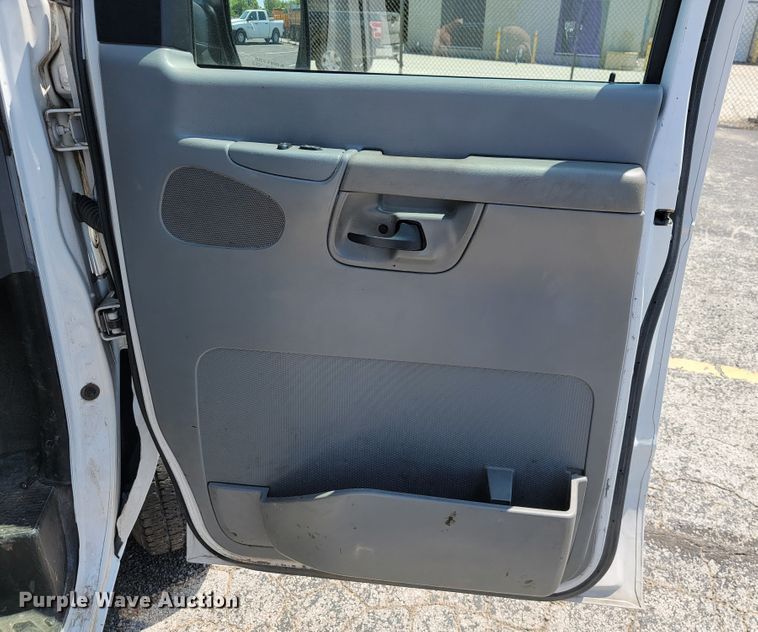 image for item JL9463 2008 Ford E350 Super Duty XL  van
