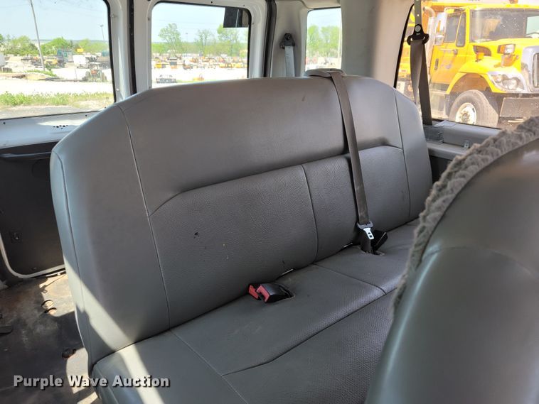 image for item JL9463 2008 Ford E350 Super Duty XL  van