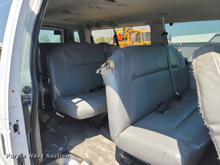 image for item JL9463 2008 Ford E350 Super Duty XL  van