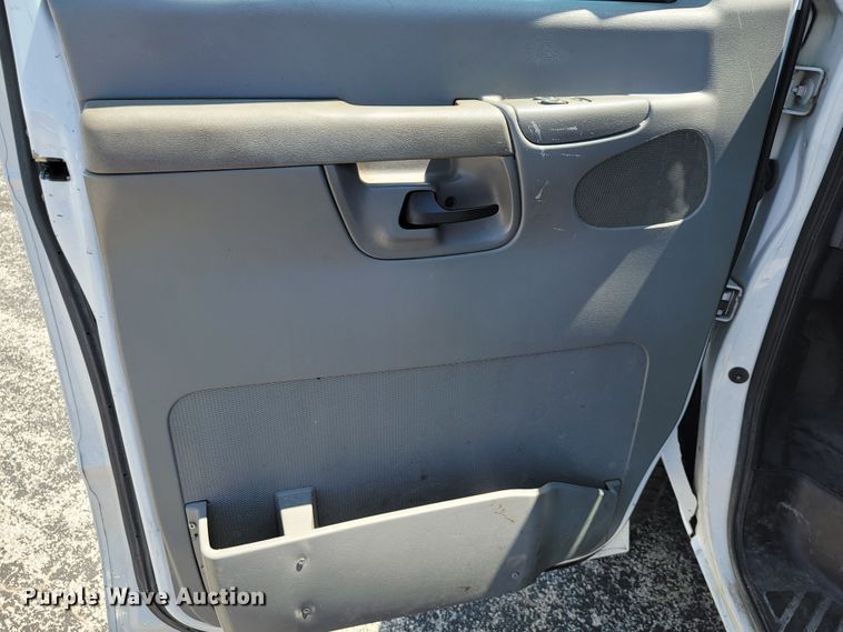 image for item JL9464 2008 Ford E350 Super Duty XL  van