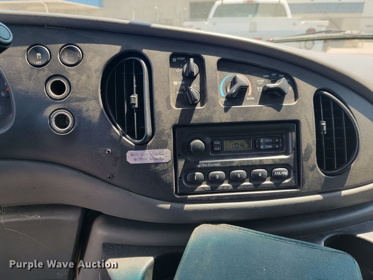 image for item JL9464 2008 Ford E350 Super Duty XL  van