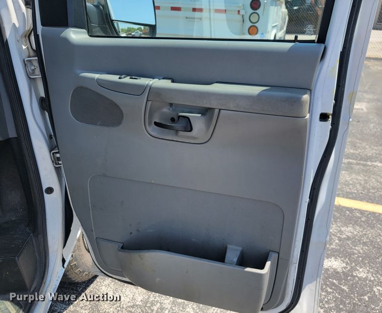 image for item JL9464 2008 Ford E350 Super Duty XL  van