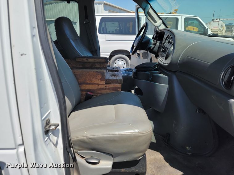 image for item JL9464 2008 Ford E350 Super Duty XL  van
