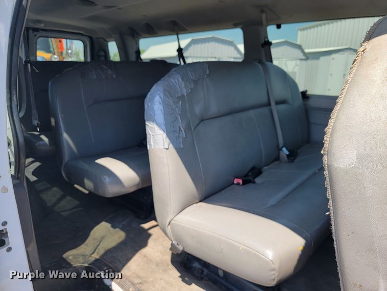 image for item JL9464 2008 Ford E350 Super Duty XL  van