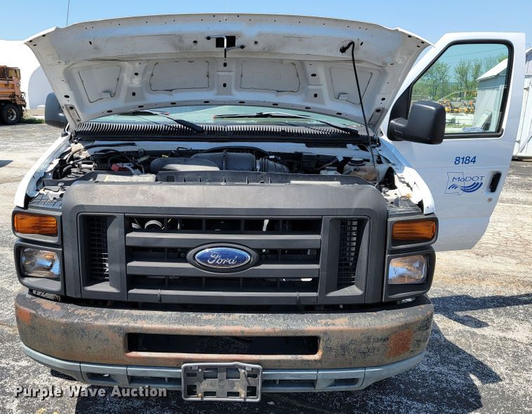 image for item JL9464 2008 Ford E350 Super Duty XL  van