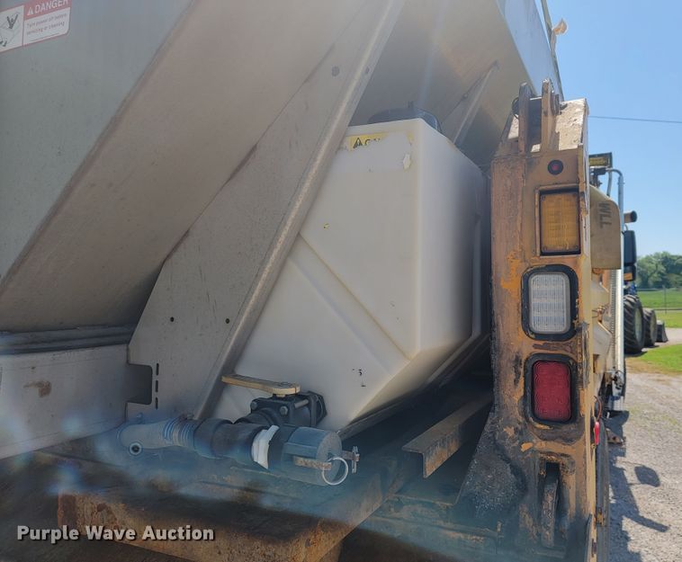 image for item JL9472 2009 International 7500  dump truck